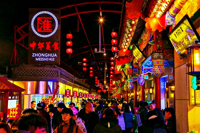 Wangfujing là khu chợ truyền thống thu hút khách du lịch Bắc Kinh Thượng Hải Trung Quốc nhiều nhất Wangfujing là khu chợ truyền thống thu hút khách du lịch Bắc Kinh Thượng Hải Trung Quốc nhiều nhất