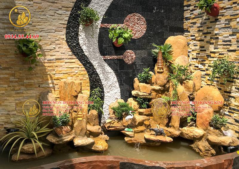 Hòn non bộ hồ cá nhà chị Hiếu quận Thủ Đức