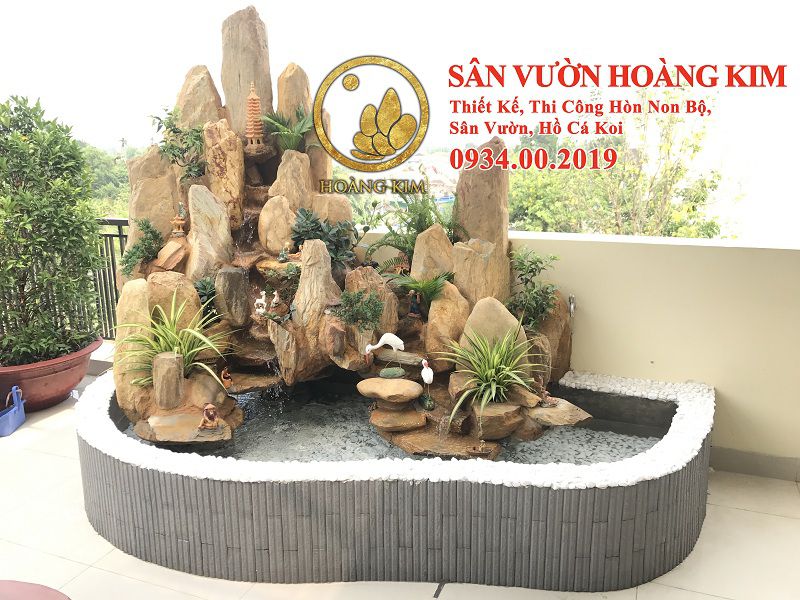 Hòn non bộ đẹp hồ cá trên sân thượng