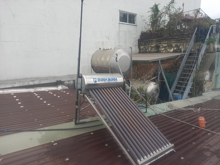 Máy nước nóng năng lượng mặt trời Bình Minh 130L được khách hàng tin dùng Máy nước nóng năng lượng mặt trời Bình Minh 130L được khách hàng tin dùng