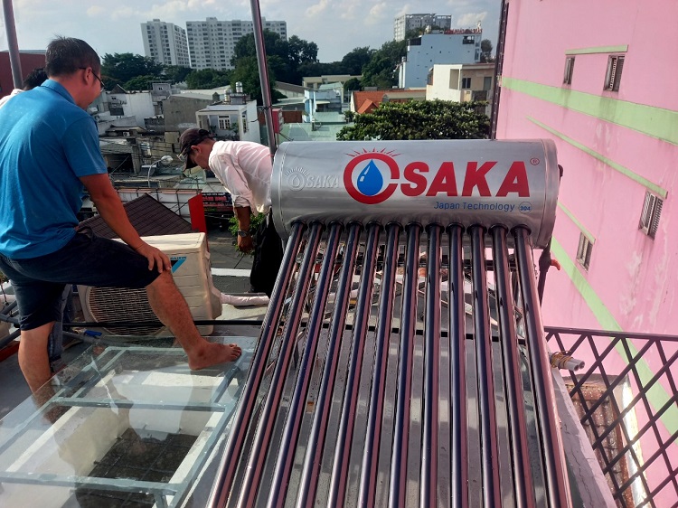 Hoàn thiện Máy nước nóng mặt trời Osaka 130L tại Tân Phú Hoàn thiện Máy nước nóng mặt trời Osaka 130L tại Tân Phú