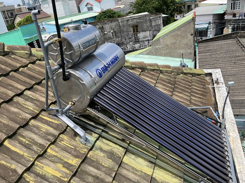 Hoàn thiện thay bình bảo ôn máy nước nóng mặt trời Hoàn thiện thay bình bảo ôn máy nước nóng mặt trời
