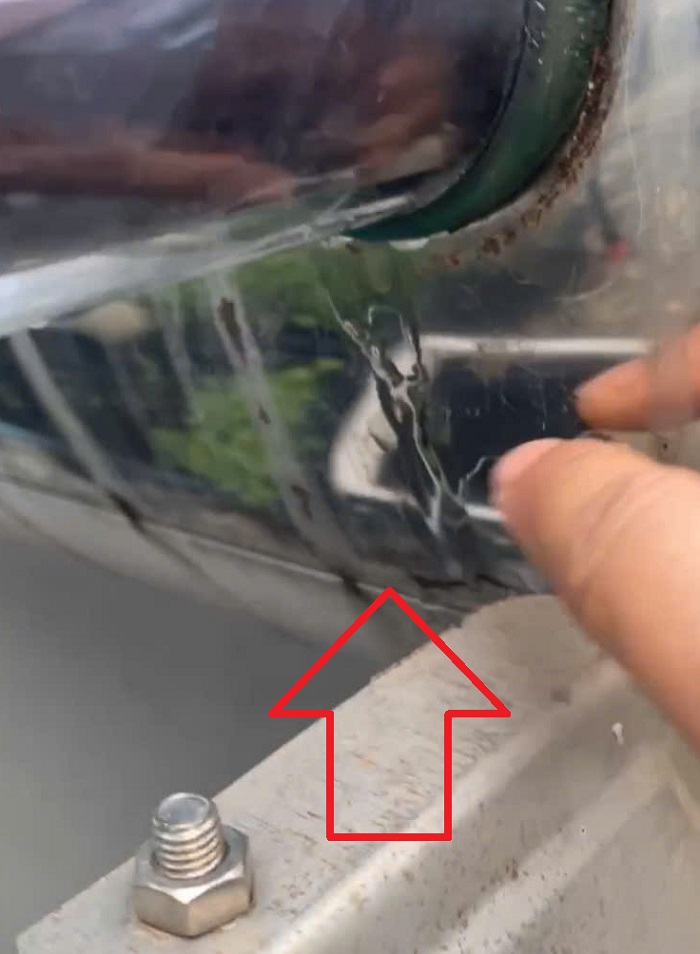 Bình bảo ôn Cũ bị chảy nước do thủng bình Bình bảo ôn Cũ bị chảy nước do thủng bình