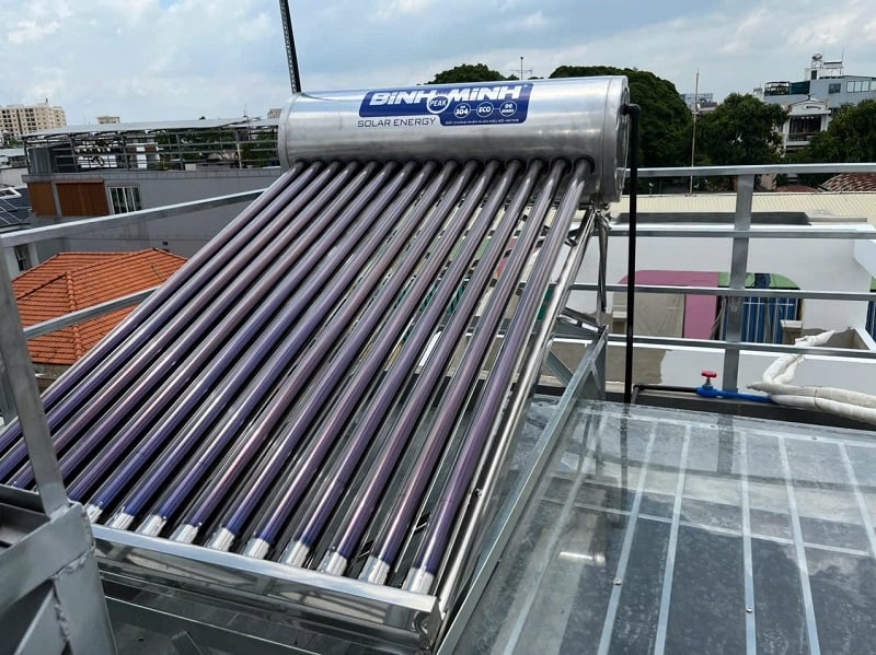 Bàn giao Máy nước nóng mặt trời 160L tại Quận 12 Bàn giao Máy nước nóng mặt trời 160L tại Quận 12