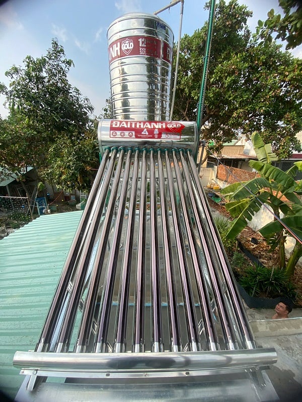 Bàn giao Máy nước nóng mặt trời Đại Thành 130L -12 ống F58 Bàn giao Máy nước nóng mặt trời Đại Thành 130L -12 ống F58