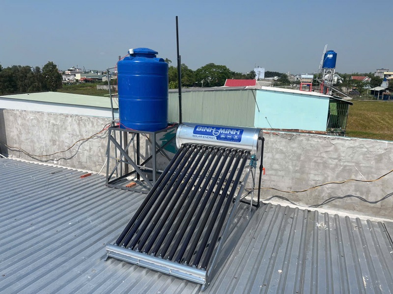 Bàn giao Máy nước nóng mặt trời 120L-12 ống F58 lắp tại Long An Bàn giao Máy nước nóng mặt trời 120L-12 ống F58 lắp tại Long An