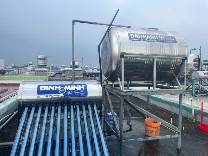 Trọn bộ Máy nước nóng mặt trời Bình Minh 120L tại Gò Vấp Trọn bộ Máy nước nóng mặt trời Bình Minh 120L tại Gò Vấp