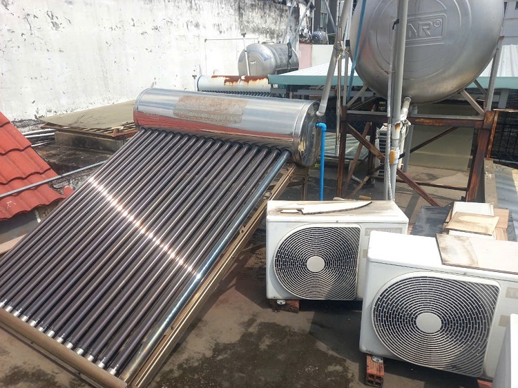 Bình bảo ôn cũ bị chảy nước nóng Bình bảo ôn cũ bị chảy nước nóng