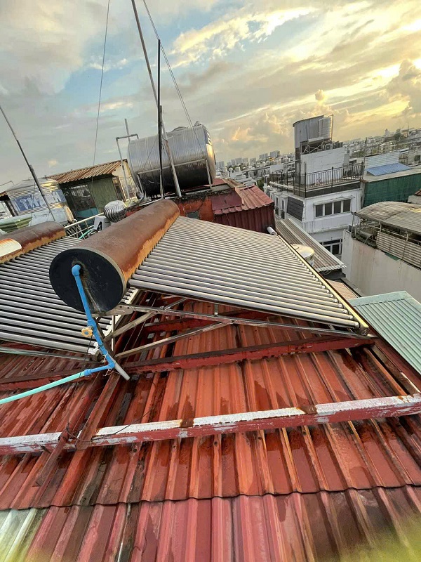 Binh bảo ôn Máy nước nóng cũ bị chảy nước Binh bảo ôn Máy nước nóng cũ bị chảy nước