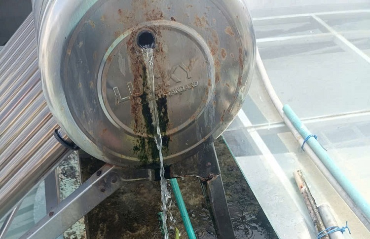 Bình bảo ôn Máy nước nóng mặt trời bị chảy nước Bình bảo ôn Máy nước nóng mặt trời bị chảy nước