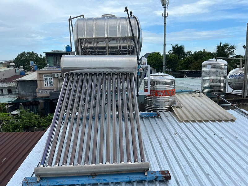 Bình bảo ôn cũ 15 ống bị chảy nước Bình bảo ôn cũ 15 ống bị chảy nước
