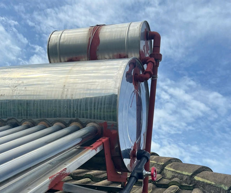 Bình bảo ôn lâu năm bị rò rỉ và chảy nước Bình bảo ôn lâu năm bị rò rỉ và chảy nước