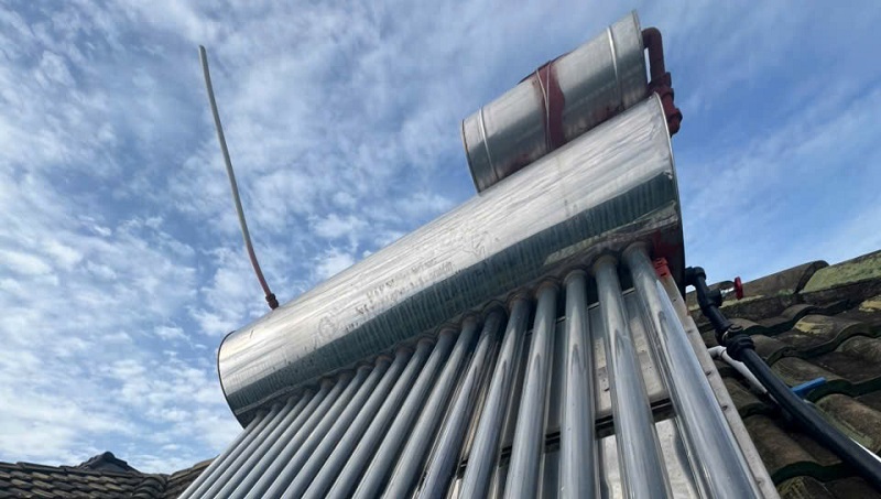 Bình bảo ôn lâu năm bị rò rỉ và chảy nước Bình bảo ôn lâu năm bị rò rỉ và chảy nước