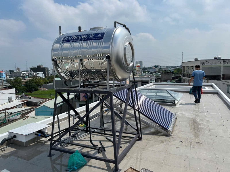 Bồn nước 1,000L và Máy nước nóng mặt trời Đại Thành 180L-18 ống f58 Bồn nước 1,000L và Máy nước nóng mặt trời Đại Thành 180L-18 ống f58