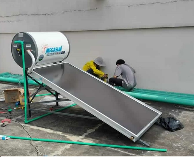 Bàn giao Máy nước nóng mặt trời tấm phẳng Megasun 150l Chịu áp Bàn giao Máy nước nóng mặt trời tấm phẳng Megasun 150l Chịu áp