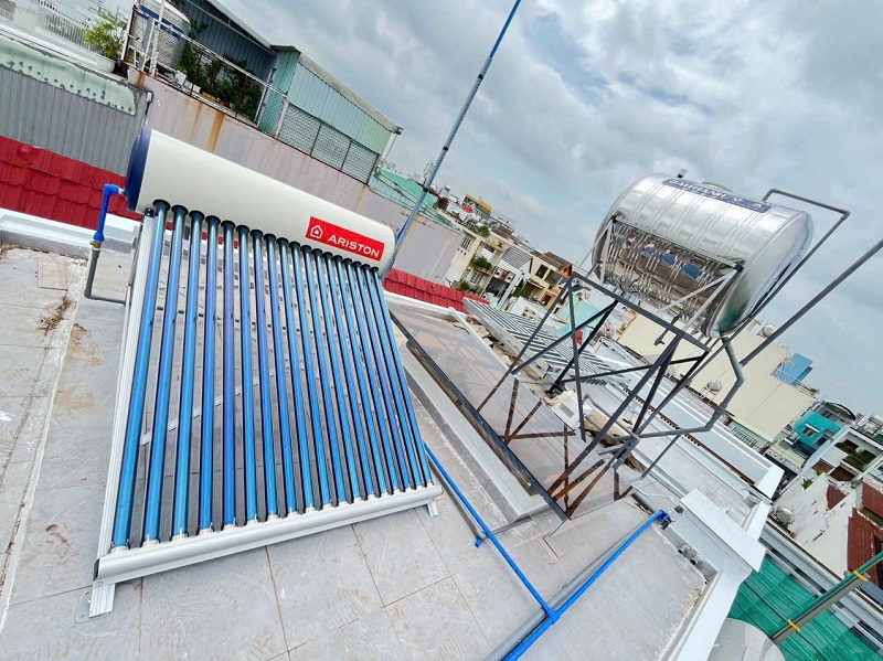 Máy nước nóng mặt trời Ariston 190L dạng ống thủy tinh Máy nước nóng mặt trời Ariston 190L dạng ống thủy tinh