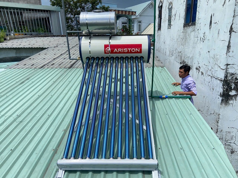 Máy nước nóng năng lượng mặt trời Ariston Máy nước nóng năng lượng mặt trời Ariston