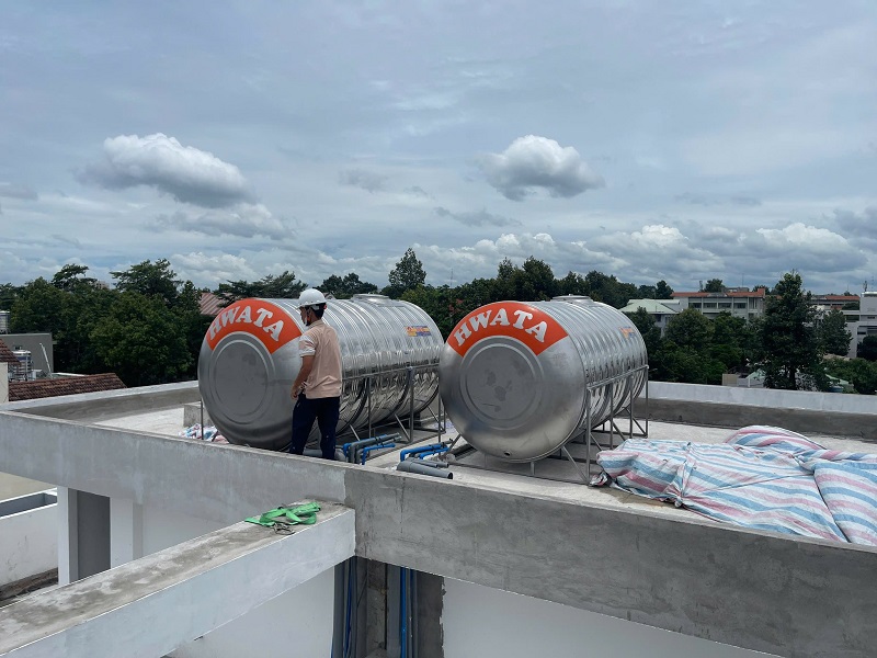 Giao bồn nước inox Hwata 5000L Ngang tại công trình Thủ Đức Giao bồn nước inox Hwata 5000L Ngang tại công trình Thủ Đức