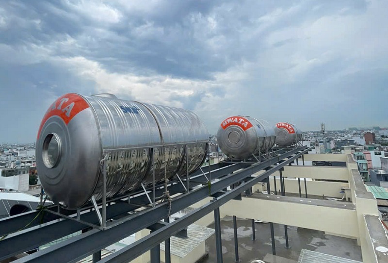 Bồn nước Hwata giao tại tòa nhà Văn phòng Quận 1 Bồn nước Hwata giao tại tòa nhà Văn phòng Quận 1