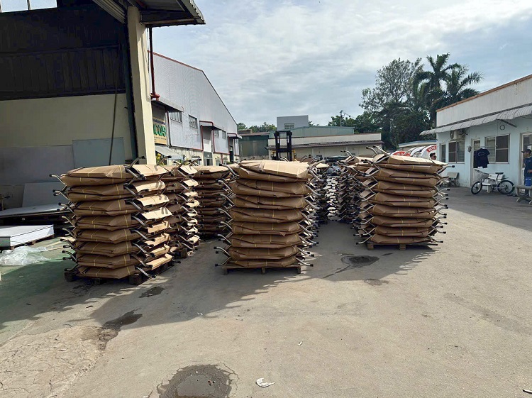 Giao hàng bàn tròn inox Hwata tại Bình Dương Giao hàng bàn tròn inox Hwata tại Bình Dương