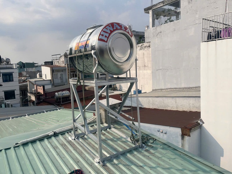 Hàn chân Bồn nước trên mái tôn tại Quận 12 Hàn chân Bồn nước trên mái tôn tại Quận 12
