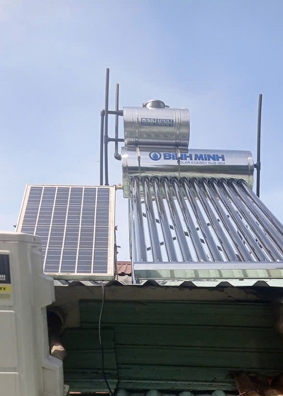 Bồn phụ và Máy nước nóng mặt trời Bình Minh 130l-12 ống tại Bình Dương Bồn phụ và Máy nước nóng mặt trời Bình Minh 130l-12 ống tại Bình Dương