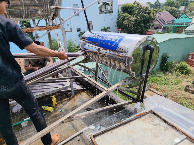 Tháo và lắp Bình Bảo Ôn 120L - 12 ống Tháo và lắp Bình Bảo Ôn 120L - 12 ống