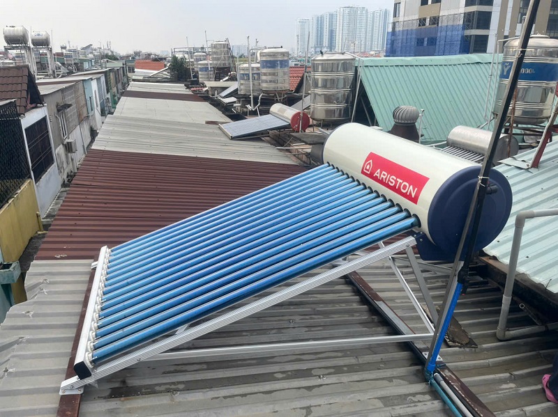 Lắp máy NLMT Ariston 160L tại Quận 8 Lắp máy NLMT Ariston 160L tại Quận 8