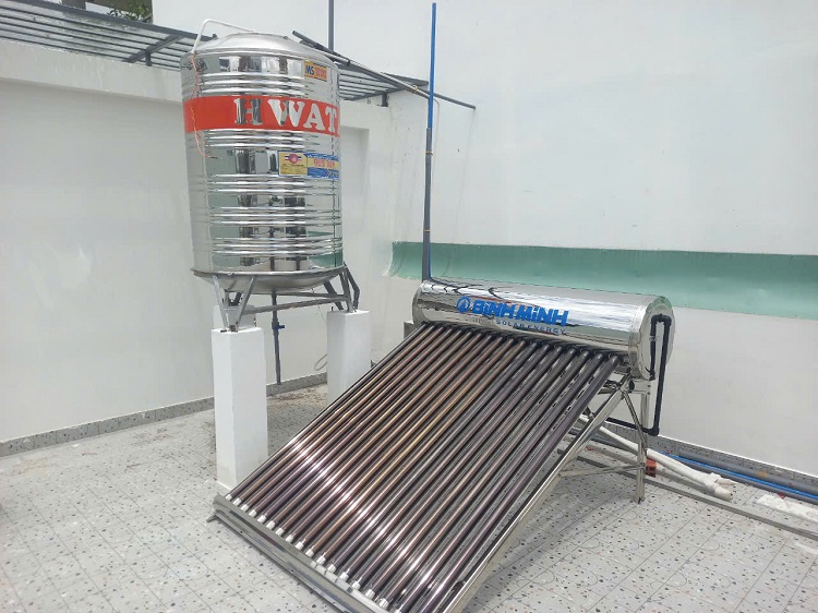 Máy nước nóng năng lượng mặt trời Bình Minh trên mặt sàn Máy nước nóng năng lượng mặt trời Bình Minh trên mặt sàn