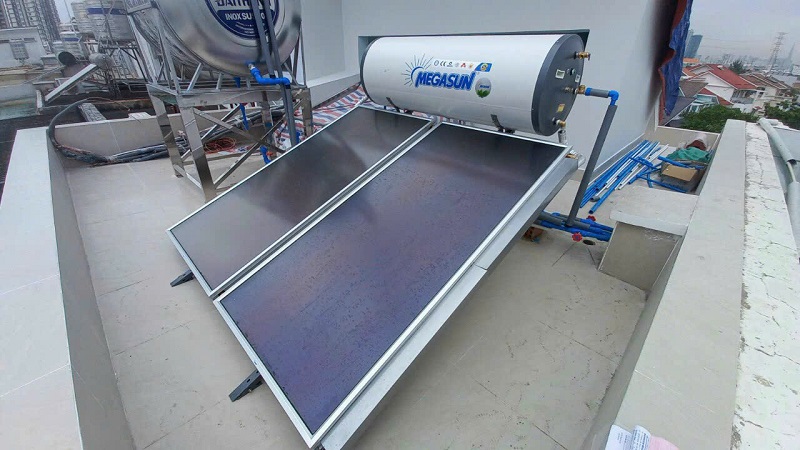 Bàn giao Máy nước nóng mặt trời tấm phẳng Megasun 300l Chịu áp Bàn giao Máy nước nóng mặt trời tấm phẳng Megasun 300l Chịu áp