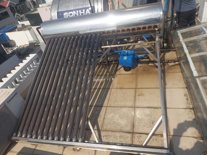 Máy nước nóng năng lượng mặt trời bị thủng bình bảo ôn Máy nước nóng năng lượng mặt trời bị thủng bình bảo ôn