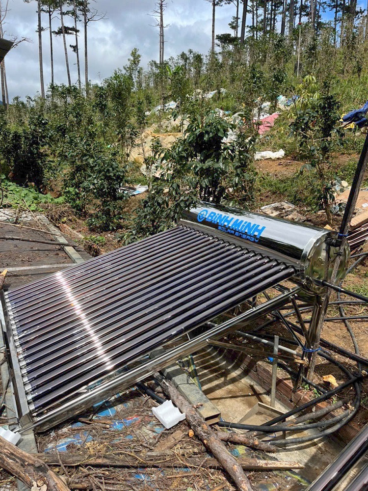 Máy năng lượng mặt trời Bình Minh 180L-18ống f58 trên mặt sàn Máy năng lượng mặt trời Bình Minh 180L-18ống f58 trên mặt sàn