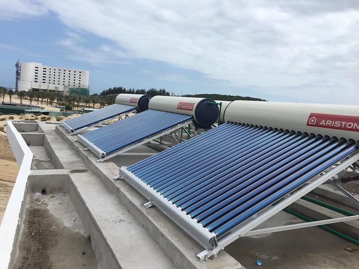 Hình ảnh lắp đặt thực tế Máy nước nóng năng lượng mặt trời Ariston 300L - 28 ống F58 Hình ảnh lắp đặt thực tế Máy nước nóng năng lượng mặt trời Ariston 300L - 28 ống F58