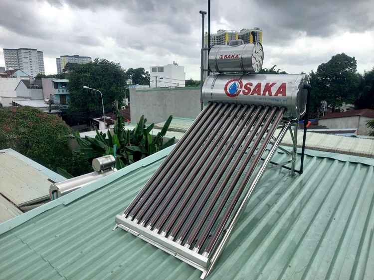 Bồn nước phụ và Máy nước nóngmặt trời OSAKA trên mái tôn Bồn nước phụ và Máy nước nóngmặt trời OSAKA trên mái tôn