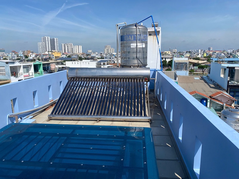 Máy nước nóng mặt trời 300L bị hỏng tại Bình Chánh Máy nước nóng mặt trời 300L bị hỏng tại Bình Chánh