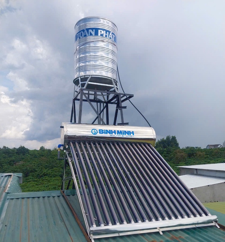 Lắp máy nước nóng mặt trời trên mái tôn 180L Bình Minh Lắp máy nước nóng mặt trời trên mái tôn 180L Bình Minh