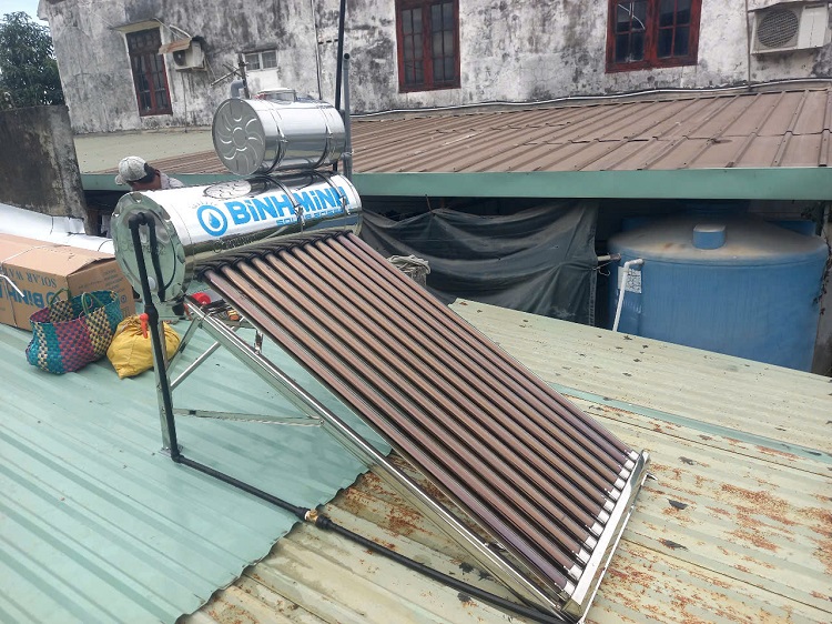 Lắp máy nước nóng năng lượng mặt trời Bình Minh trên mái tôn Lắp máy nước nóng năng lượng mặt trời Bình Minh trên mái tôn