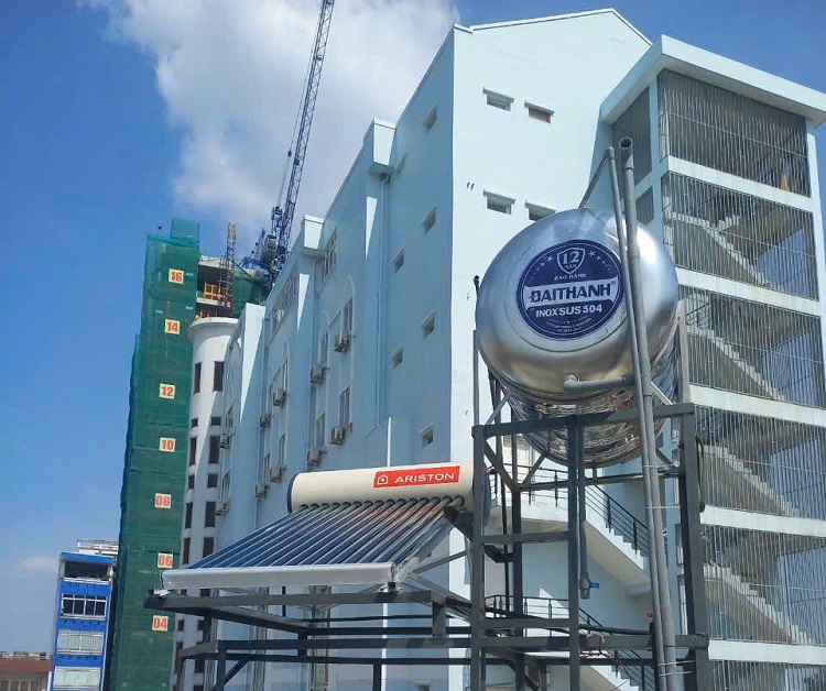 Máy nước nóng NLMT Ariston ECO 2, 132L-12 ống F58 Máy nước nóng NLMT Ariston ECO 2, 132L-12 ống F58