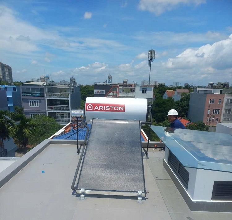 Máy nước nóng NLMT Ariston Kairos 150L, dạng tấm phẳng Máy nước nóng NLMT Ariston Kairos 150L, dạng tấm phẳng