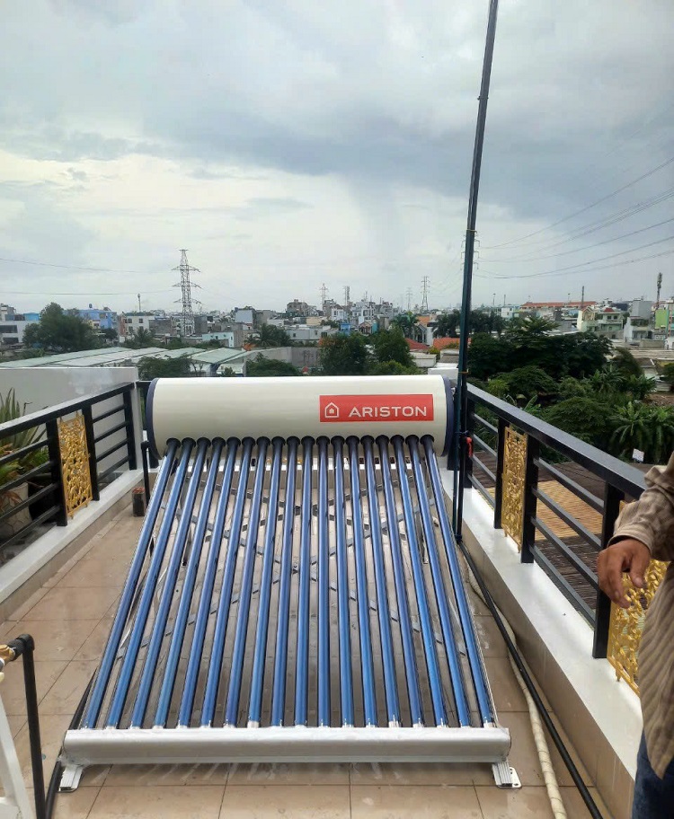 Máy nước nóng NLMT Ariston ECO 2, 160L-15 ống F58 Máy nước nóng NLMT Ariston ECO 2, 160L-15 ống F58