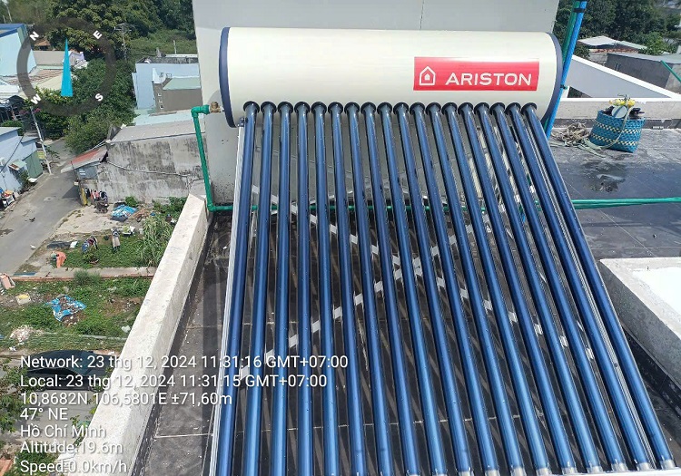 Máy nước nóng mặt trời Ariston ECO2 180L-18 ống F58 Chính hãng Máy nước nóng mặt trời Ariston ECO2 180L-18 ống F58 Chính hãng