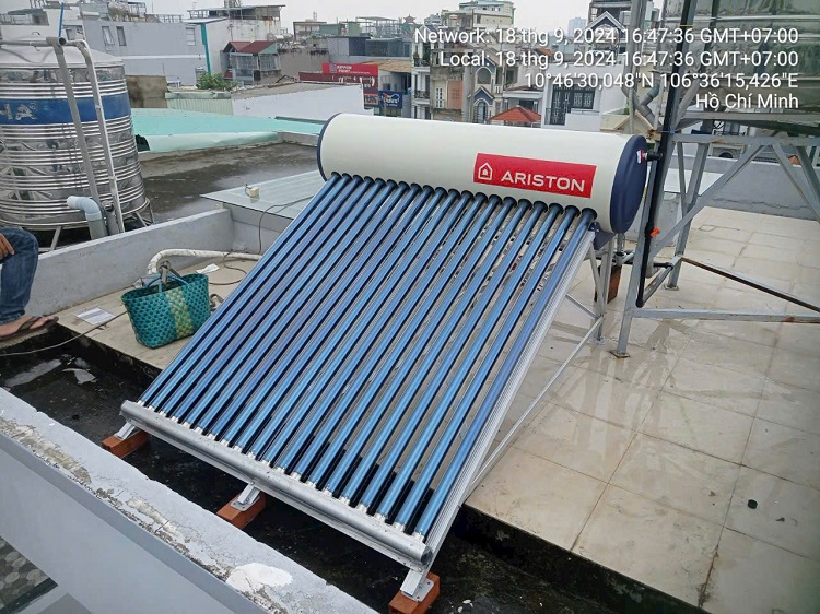 Máy nước nóng mặt trời Ariston ECO2 210L-20 ống F58 Chính hãng Máy nước nóng mặt trời Ariston ECO2 210L-20 ống F58 Chính hãng