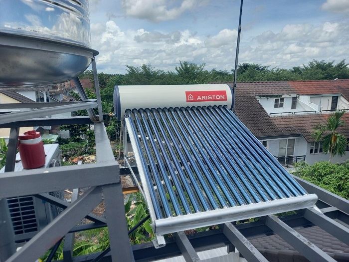 Lắp máy nước nóng năng lượng mặt trời Ariston tại Quận 12 Lắp máy nước nóng năng lượng mặt trời Ariston tại Quận 12