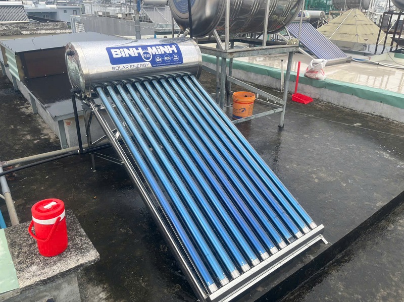 Trọn bộ Máy nước nóng mặt trời Bình Minh 120L tại Gò Vấp Trọn bộ Máy nước nóng mặt trời Bình Minh 120L tại Gò Vấp