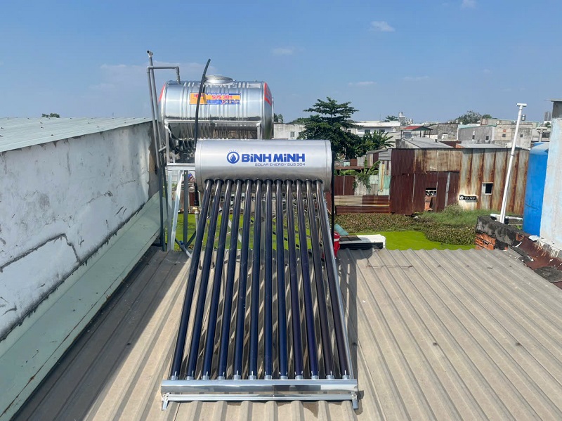 Máy nước nóng mặt trời trên mái tôn 130l-12 ống F58 Máy nước nóng mặt trời trên mái tôn 130l-12 ống F58