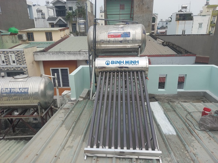 Máy nước nóng năng lượng mặt trời Bình Minh lắp trên mái tôn Máy nước nóng năng lượng mặt trời Bình Minh lắp trên mái tôn