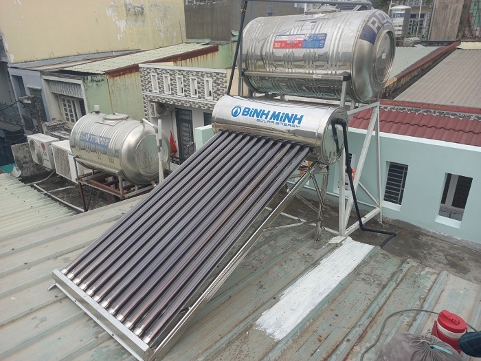 Máy nước nóng năng lượng mặt trời Bình Minh lắp trên mái tôn Máy nước nóng năng lượng mặt trời Bình Minh lắp trên mái tôn