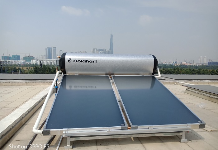 Máy nước nóng Solahart 300L lắp trên mặt sàn tại TP Hồ Chí Minh Máy nước nóng Solahart 300L lắp trên mặt sàn tại TP Hồ Chí Minh