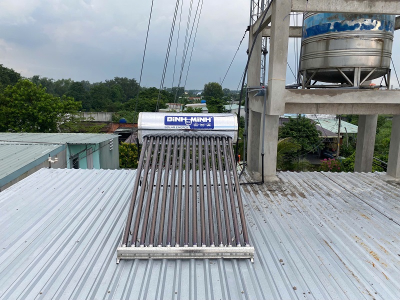 Hoàn thiện Máy nước nóng mặt trời Bình Minh 160L và Bồn nước nâng cao Hoàn thiện Máy nước nóng mặt trời Bình Minh 160L và Bồn nước nâng cao