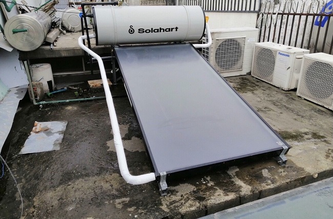 lắp Máy nước nóng Solahart 150 lít dòng Sunheat trên mặt sàn lắp Máy nước nóng Solahart 150 lít dòng Sunheat trên mặt sàn